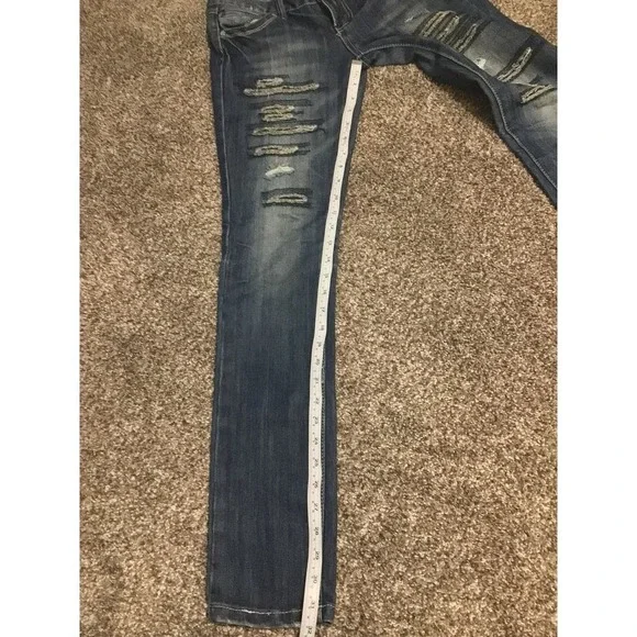 Almost Famous Women's Size 5 Distressed Whiskered Denim Jeans Ripped Streetwear - Picture 6 of 7